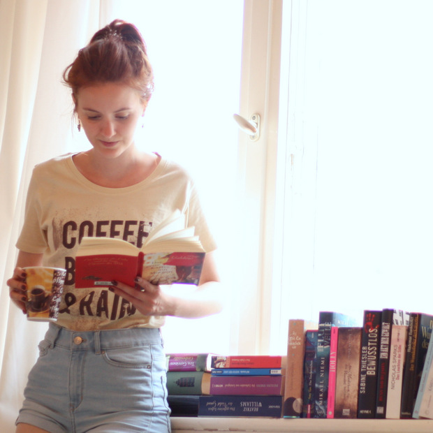 Modeblog_Outfit_Shirt_Kater Likoli_Coffee Books Rain (2)